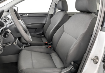 Подержанный автомобиль Skoda Rapid Liftback 2017 года (20 фото)