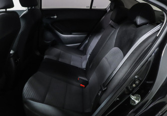 Подержанный автомобиль Kia Cerato Sedan 2016 года (10 фото)