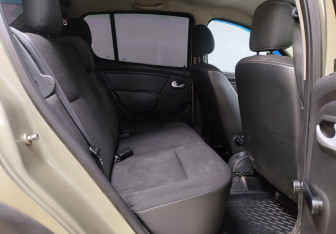 Подержанный автомобиль Renault Sandero 2011 года (11 фото)