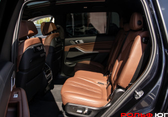 Подержанный автомобиль BMW X7 2019 года (8 фото)