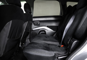 Подержанный автомобиль Mitsubishi Outlander 2008 года (12 фото)