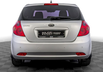Подержанный автомобиль Kia Ceed Hatchback 2009 года (6 фото)