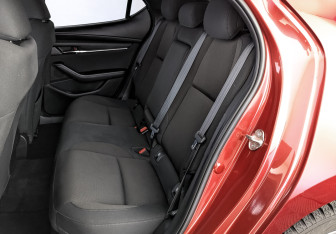Подержанный автомобиль Mazda 3 Hatchback 2019 года (12 фото)