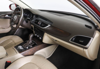 Подержанный автомобиль Audi A6 Sedan 2015 года (10 фото)
