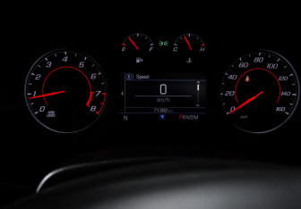 Подержанный автомобиль Chevrolet Camaro Convertible 2019 года (11 фото)