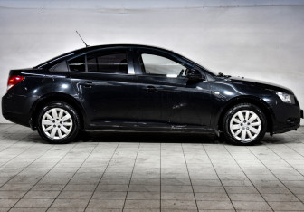 Подержанный автомобиль Chevrolet Cruze Sedan 2012 года (4 фото)