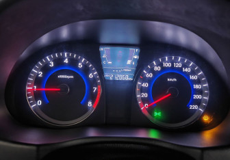 Подержанный автомобиль Hyundai Solaris Sedan 2012 года (14 фото)