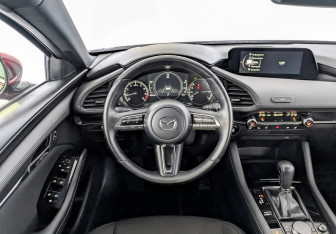 Подержанный автомобиль Mazda 3 Hatchback 2019 года (22 фото)