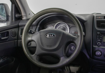 Подержанный автомобиль Kia Sportage 2009 года (15 фото)