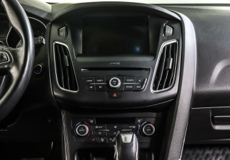 Подержанный автомобиль Ford Focus Hatchback 2016 года (11 фото)