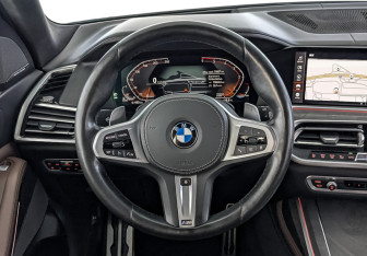 Подержанный автомобиль BMW X7 2019 года (22 фото)