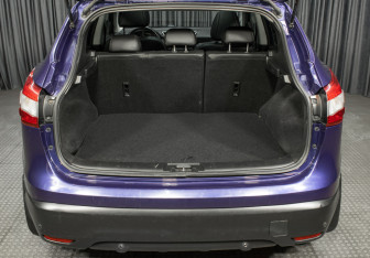 Подержанный автомобиль Nissan Qashqai 2014 года (10 фото)