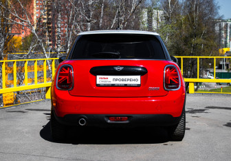 Подержанный автомобиль MINI Hatch 2018 года (4 фото)