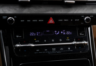 Подержанный автомобиль Kia Carnival 2021 года (18 фото)