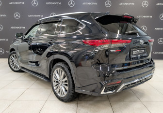 Подержанный автомобиль Toyota Highlander 2024 года (7 фото)