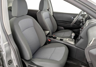 Подержанный автомобиль Nissan Qashqai 2012 года (23 фото)