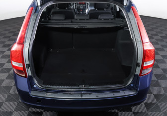 Подержанный автомобиль Kia Ceed Wagon 2010 года (10 фото)