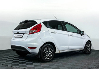 Подержанный автомобиль Ford Fiesta Hatchback 2011 года (5 фото)