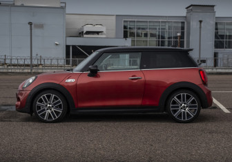 Подержанный автомобиль MINI Hatch 2020 года (8 фото)