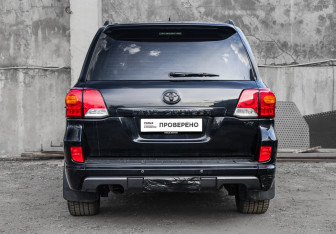 Подержанный автомобиль Toyota Land Cruiser Suv 2014 года (5 фото)