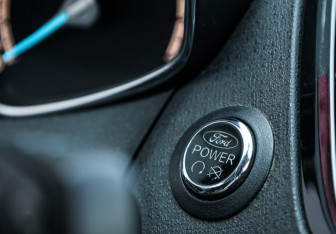 Подержанный автомобиль Ford Fiesta Hatchback 2015 года (20 фото)
