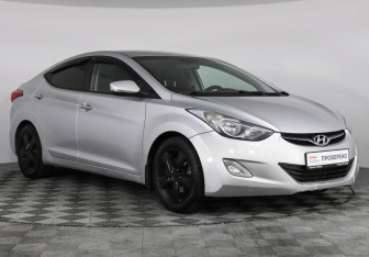 Подержанный автомобиль Hyundai Elantra Sedan 2011 года (3 фото)