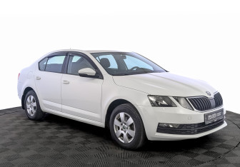 Подержанный автомобиль Skoda Octavia Liftback 2020 года (3 фото)