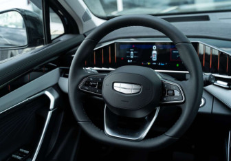 Новый Geely Atlas 2025 (11 фото)