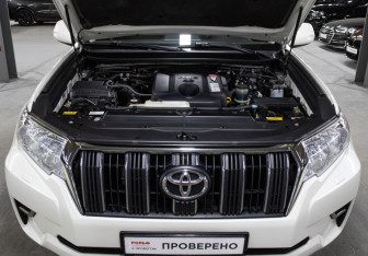 Подержанный автомобиль Toyota Land Cruiser Prado 2017 года (9 фото)