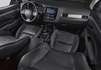 Подержанный автомобиль Mitsubishi Outlander 2014 года (12 фото)