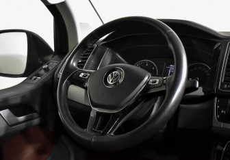 Подержанный автомобиль Volkswagen Multivan 2016 года (13 фото)