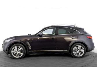 Подержанный автомобиль Infiniti QX70 2015 года (8 фото)