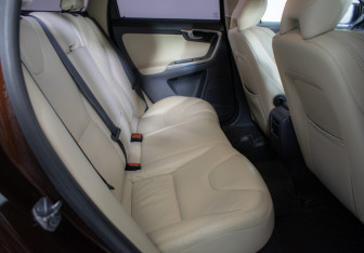 Подержанный автомобиль Volvo XC60 2013 года (10 фото)