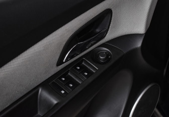 Подержанный автомобиль Chevrolet Cruze Sedan 2012 года (19 фото)