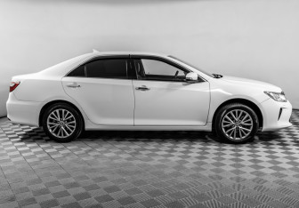 Подержанный автомобиль Toyota Camry Sedan 2016 года (4 фото)