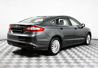Подержанный автомобиль Ford Mondeo Sedan 2015 года (5 фото)