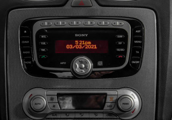 Подержанный автомобиль Ford Focus Hatchback 2010 года (11 фото)