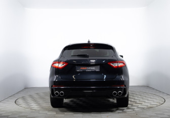 Подержанный автомобиль Maserati Levante 2017 года (6 фото)