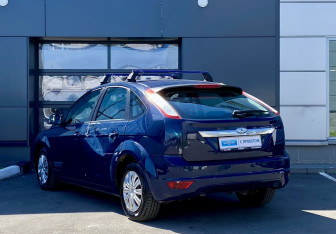 Подержанный автомобиль Ford Focus Hatchback 2009 года (7 фото)