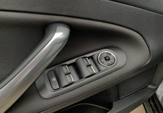Подержанный автомобиль Ford Mondeo Sedan 2012 года (12 фото)