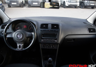 Подержанный автомобиль Volkswagen Polo Sedan 2012 года (11 фото)
