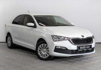Подержанный автомобиль Skoda Rapid Liftback 2021 года (3 фото)