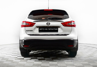 Подержанный автомобиль Nissan Qashqai 2014 года (6 фото)