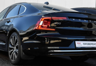 Подержанный автомобиль Volvo S90 2021 года (24 фото)