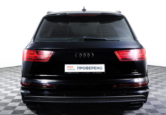 Подержанный автомобиль Audi Q7 2017 года (6 фото)