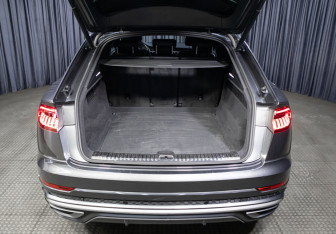 Подержанный автомобиль Audi Q8 2019 года (10 фото)