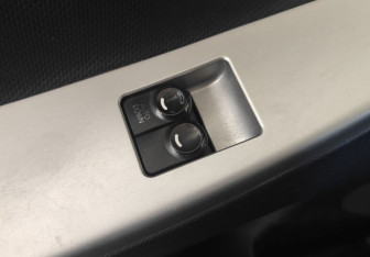 Подержанный автомобиль Hyundai Solaris Hatchback 2013 года (14 фото)