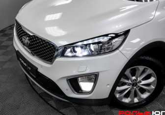 Подержанный автомобиль Kia Sorento 2017 года (28 фото)