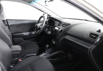 Подержанный автомобиль Kia Rio Sedan 2013 года (10 фото)