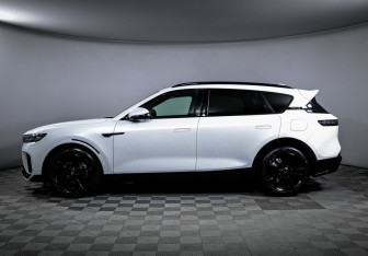 Подержанный автомобиль Voyah Free 2025 года (8 фото)